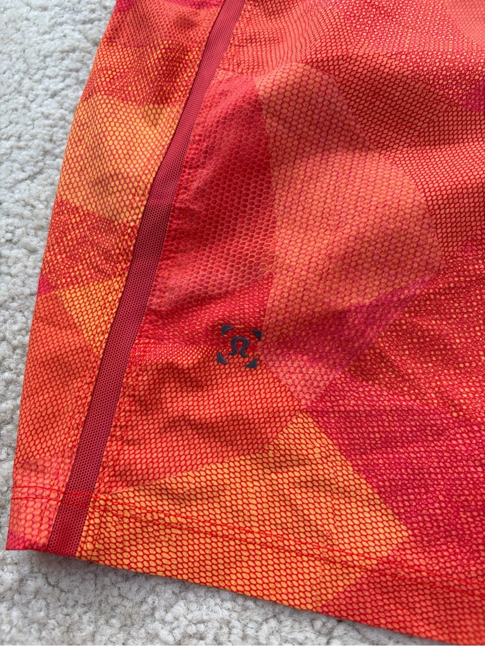 Lululemon Men’s Size Medium Pace Breaker Shorts Linerless 7” in Mesh Mash Orange - Picture 10 of 12
